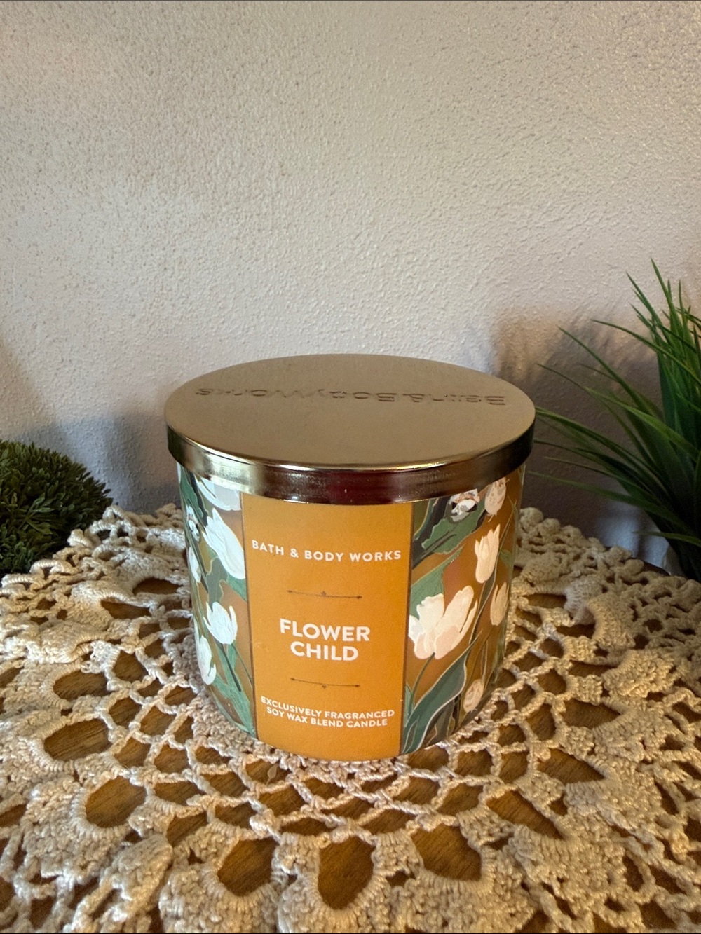 Bath & Body Works Flower Child Candle — Gold & White